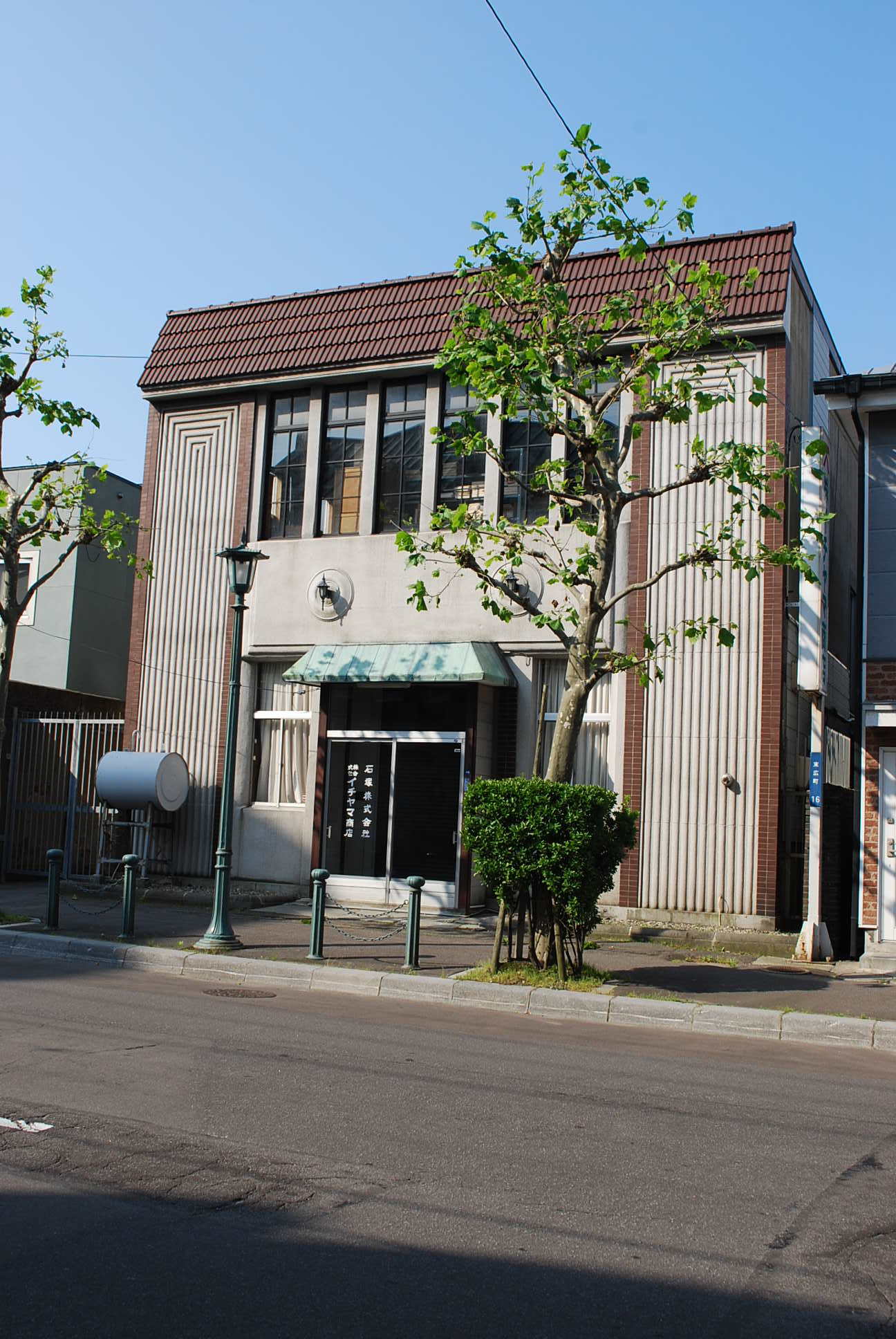 函館市末広町のイチヤマ商店(建築家・関根要太郎作品研究2021)_f0142606_05484380.jpg