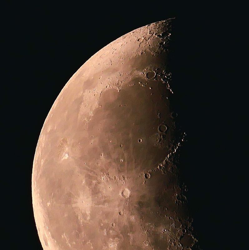 ISS待ってるのになかなか晴れない(泣)　ので、雲の隙を狙って月を撮ってる(;\'∀\')_a0031821_15252793.jpg