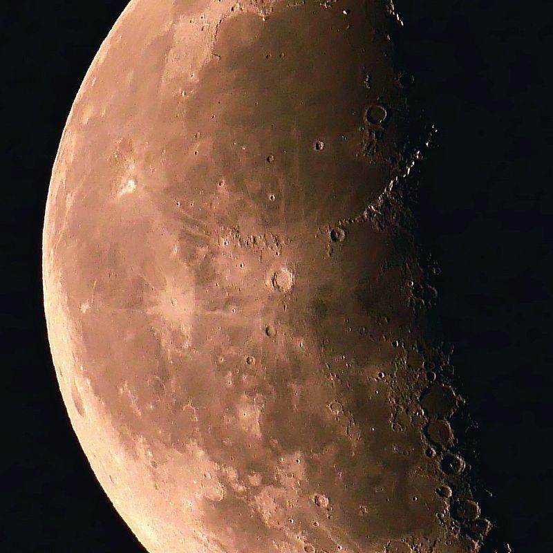 ISS待ってるのになかなか晴れない(泣)　ので、雲の隙を狙って月を撮ってる(;\'∀\')_a0031821_15263997.jpg