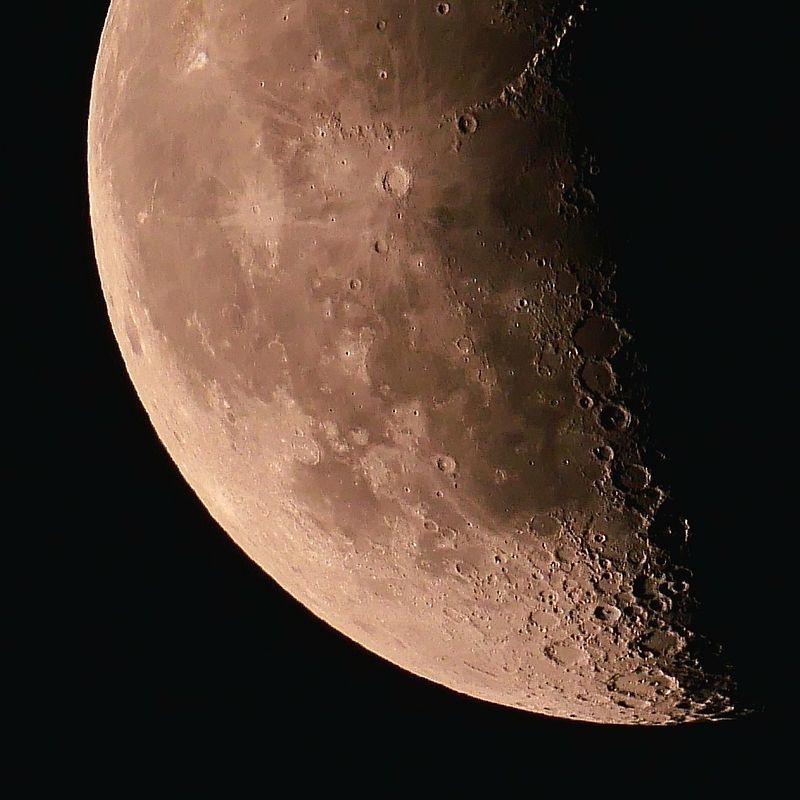 ISS待ってるのになかなか晴れない(泣)　ので、雲の隙を狙って月を撮ってる(;\'∀\')_a0031821_15270148.jpg