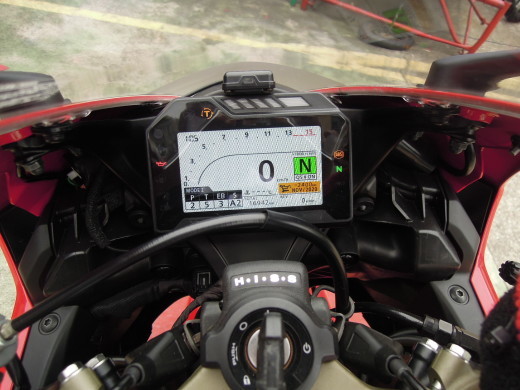 CBR1000RR-SPの上物入荷?ですやん!_f0056935_15323810.jpg