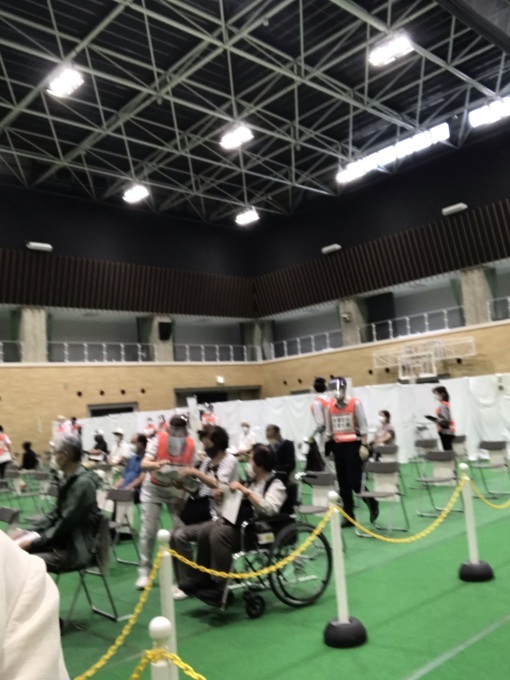 コロナのワクチン接種を受けました(1回目)_b0100062_07525620.jpeg