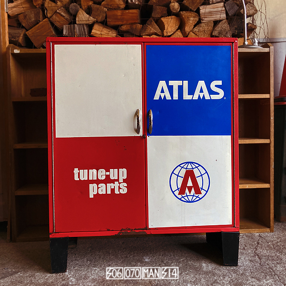 1960s Vintage アメリカの店舗什器 ATLAS TUNE UP PARTS ストレージキャビネット_e0243096_22340748.jpg