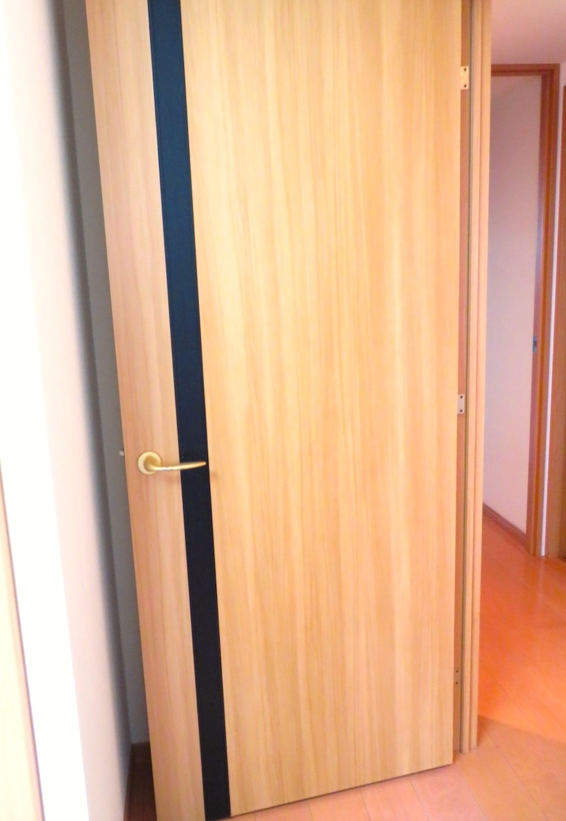 室内ドアの破損箇所の補修をさせて頂きました_c0157866_17341473.jpg