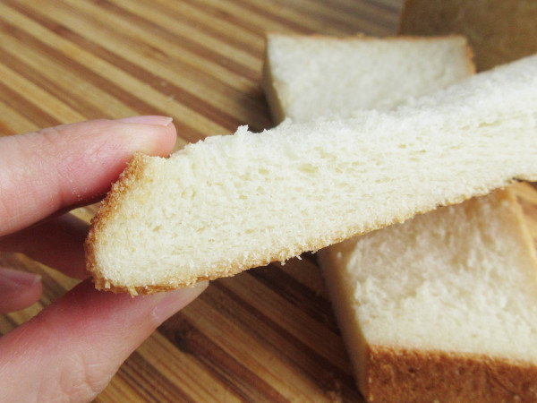 【フルールドゥリュクス】究極の口どけ食パン_c0152767_08404443.jpg