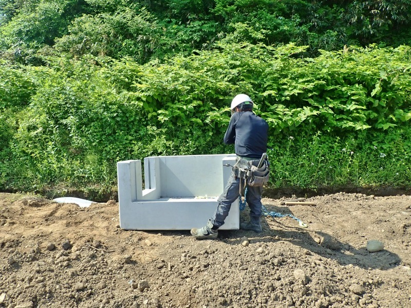 「多面」では水路の\"土砂溜め池\"の設置工事が進んでいます_c0336902_20023249.jpg