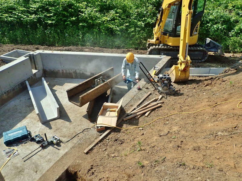 「多面」では水路の\"土砂溜め池\"の設置工事が進んでいます_c0336902_20024350.jpg