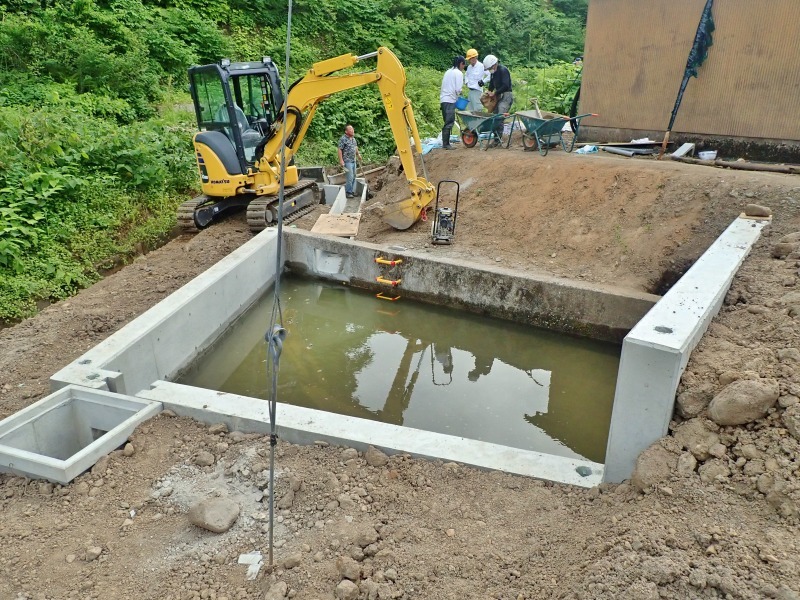 「多面」では水路の\"土砂溜め池\"の設置工事が進んでいます_c0336902_20025126.jpg