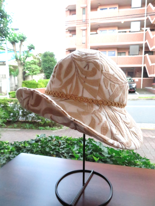 ピュアモリスの刺繍生地『ピュア ウィローボウ エンブロイダリー』で帽子を作りました_c0157866_19030582.jpg
