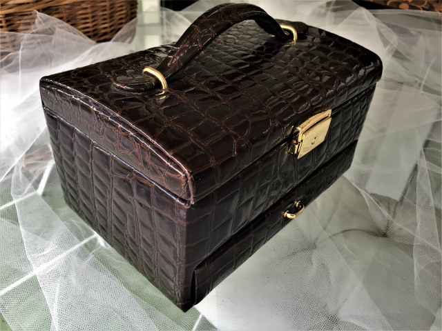 超歓迎超歓迎ブラッディマリー紫ワニ型ジュエリーケース宝石箱