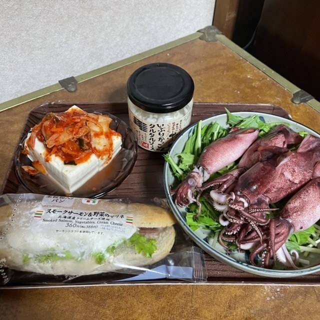食 21 06 07の夕食 セブンイレブン スモークサーモン 野菜マリネ キムチ豆腐 ボイルヤリイカをkaldi いぶかりっこタルタルソース で いぶかりっタルタルソース の認識を確定 我が身 と 我が家 のスリム化計画