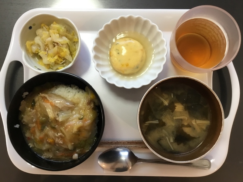 しらゆり荘 夕食 中華丼 ふんわりかぼちゃ豆腐 白菜のしらす和え 味噌汁 今日の献立