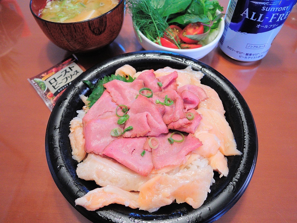 オーケーストアのお弁当(サーモン ローストビーフ丼)@自宅_d0393923_16583792.jpg