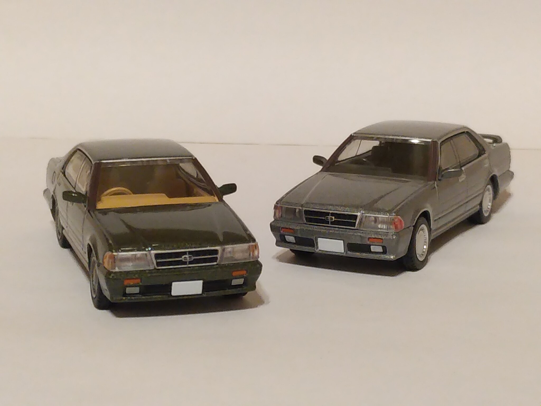 トミーテック・LV-N233a 日産グロリア 4ドアHT V20ツインカム