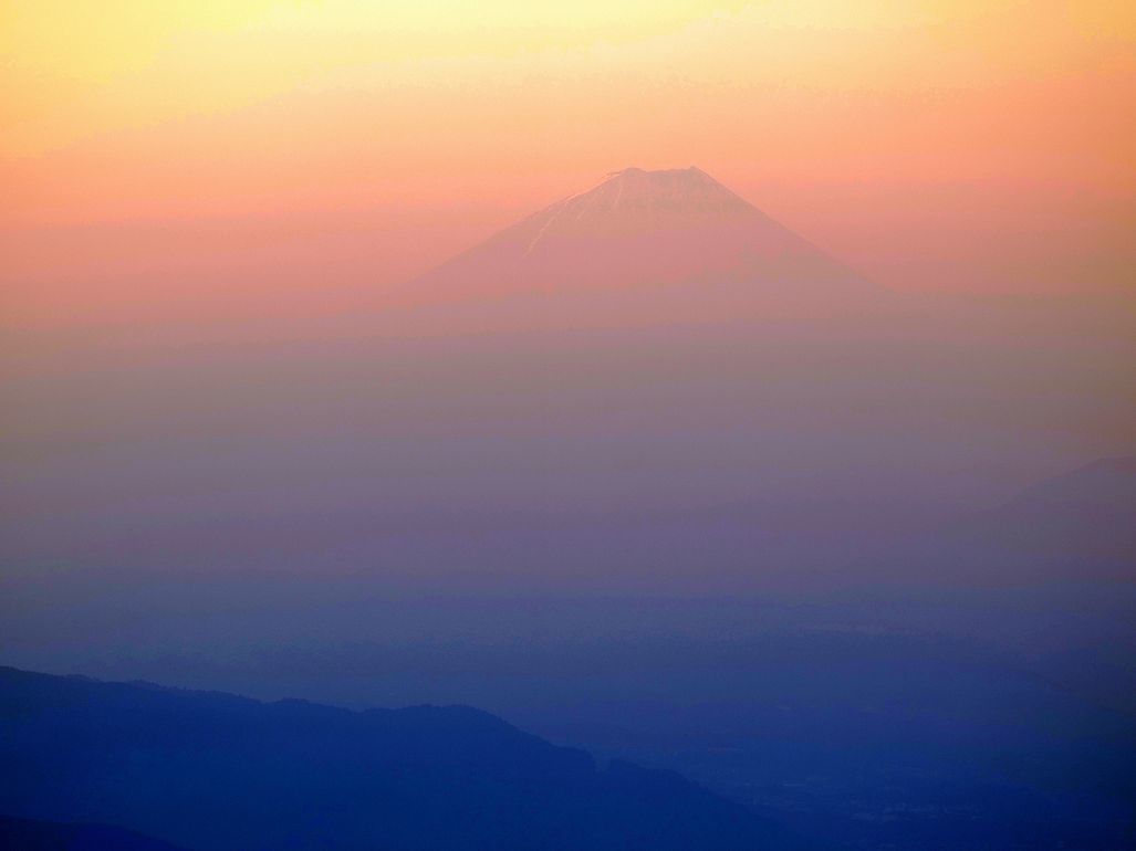 高ボッチ富士山！・・・天敵モヤに阻まれたが、コレの方が幾分かましな画か♪　６月９日_a0031821_11013512.jpg