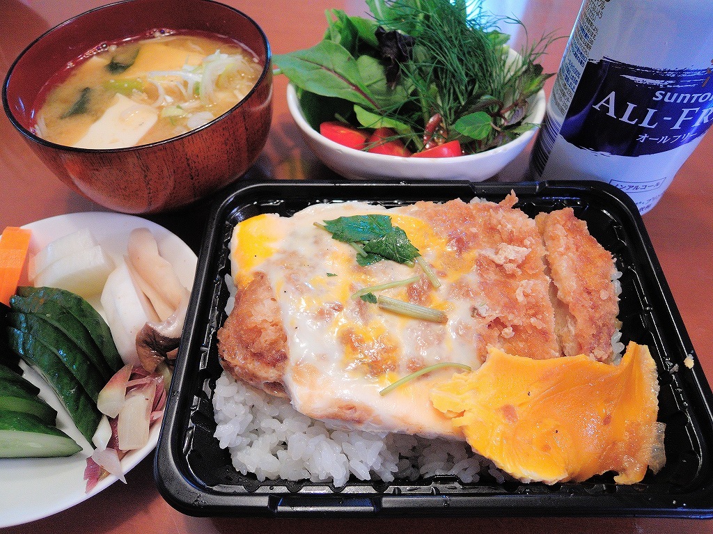 オーケーストアのお弁当(ロースかつ重)@自宅_d0393923_21571797.jpg