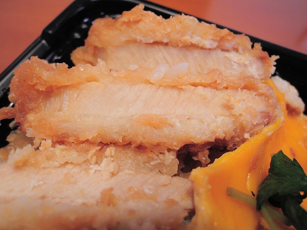 オーケーストアのお弁当(ロースかつ重)@自宅_d0393923_21571811.jpg