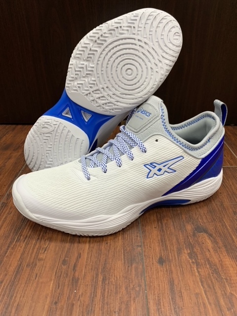 大人も着やすいシンプルファッション GLIDE asics NOVA ノヴァ