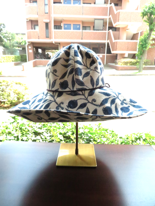 モリスの『ローズヒップ』で帽子を作りました by interior styling of bright_c0157866_20231476.jpg