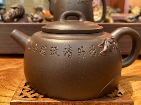 陶器の大きな壺 白と茶色のグラデーション 業者買取品！陶器瓶 白と茶色のグラデーション 木箱付き！作家品