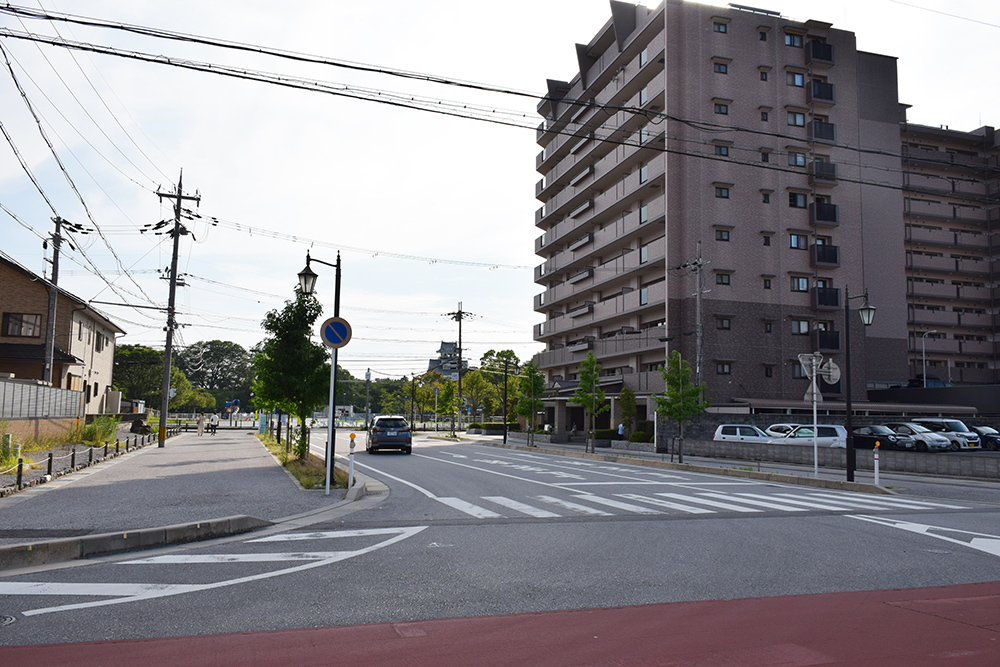 豊臣秀吉が初めて主となった出世城、近江長浜城を歩く。その3 <内堀、外堀跡・山内一豊屋敷跡>_e0158128_14252173.jpg