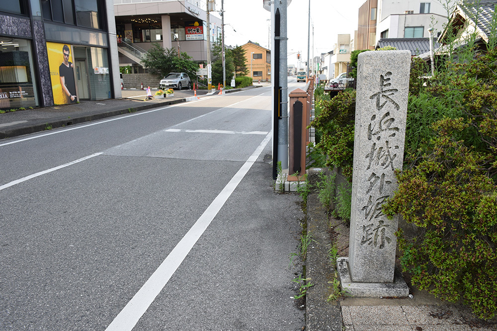 豊臣秀吉が初めて主となった出世城、近江長浜城を歩く。その3 <内堀、外堀跡・山内一豊屋敷跡>_e0158128_14265736.jpg