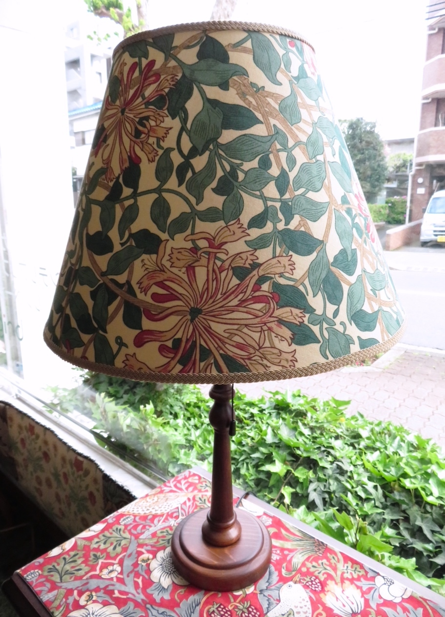 モリスの布でランプシェードのオーダー製作を承りました by interior styling of bright_c0157866_14142626.jpg
