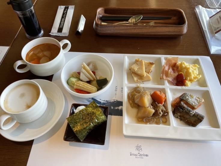 朝ごはん食べ過ぎて 蕎麦食えず。_c0212604_14005636.jpeg