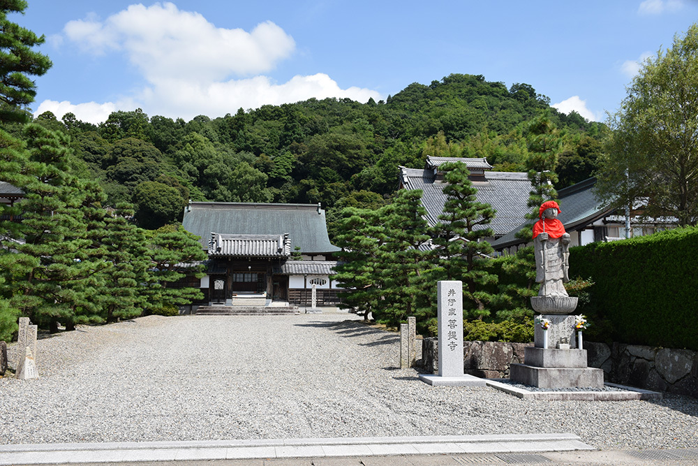 井伊家歴代藩主の墓所、清凉寺。_e0158128_15555230.jpg