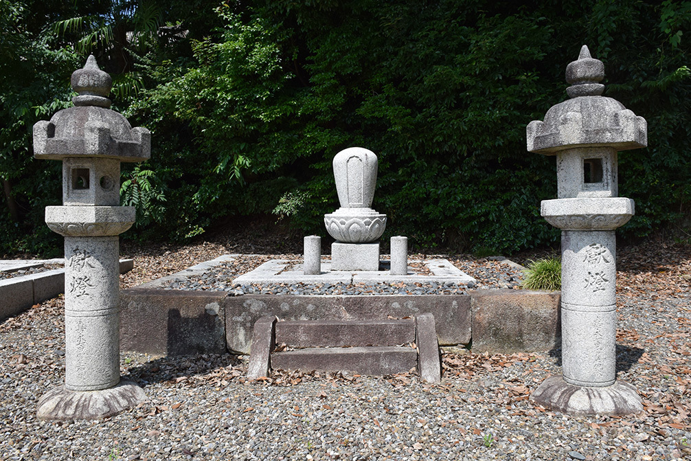 井伊家歴代藩主の墓所、清凉寺。_e0158128_16145630.jpg