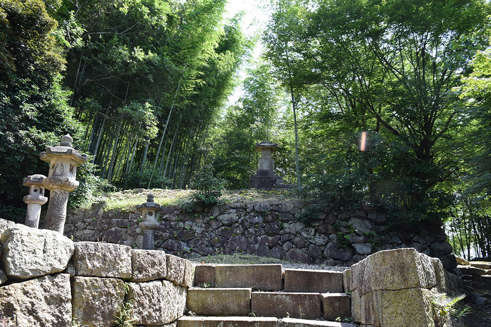 井伊家歴代藩主の墓所、清凉寺。_e0158128_16205556.jpg