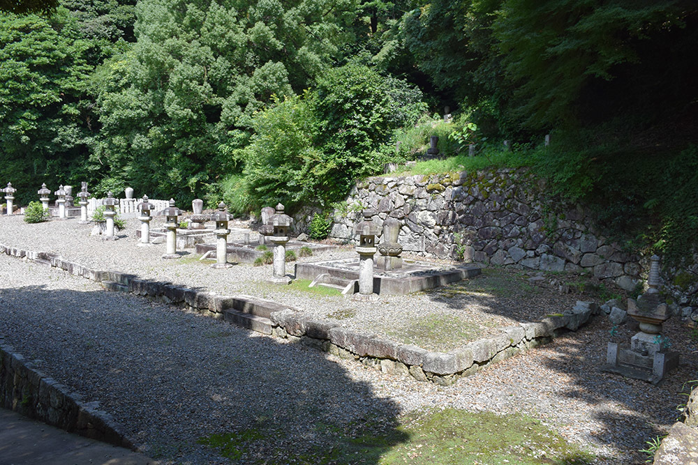 井伊家歴代藩主の墓所、清凉寺。_e0158128_16205859.jpg
