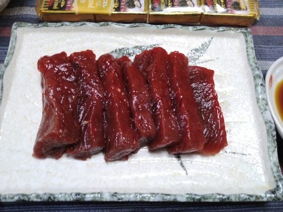 6/15 サッポロビール園サマーピルス、麒麟発酵レモンサワー、ニタリクジラの刺身、ガリバタチキンステーキ@自宅_b0042308_05390539.jpg