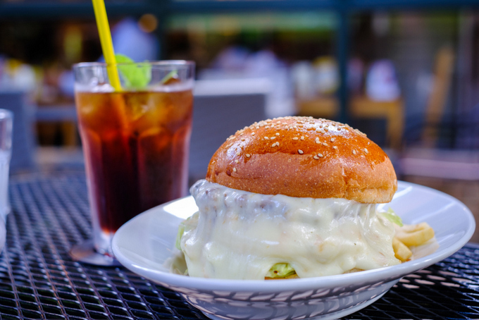 「ムースヒルズバーガーのナイアガラバーガー」_a0000029_19025079.jpg