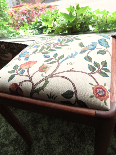 モリスの布で椅子とスツールの張り替えを承りました by interior styling of bright_c0157866_20423631.jpg