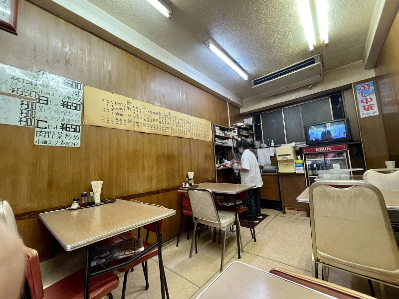 中華料理店のテーブルと椅子(歌舞伎町)