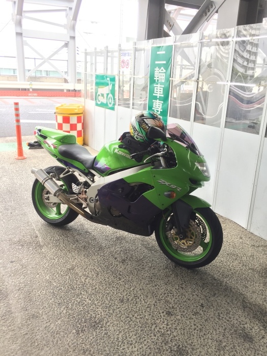 YR君 坂田君 ノーズディフレクター交換…。 : 小手指車両工場 鉄道模型制作記