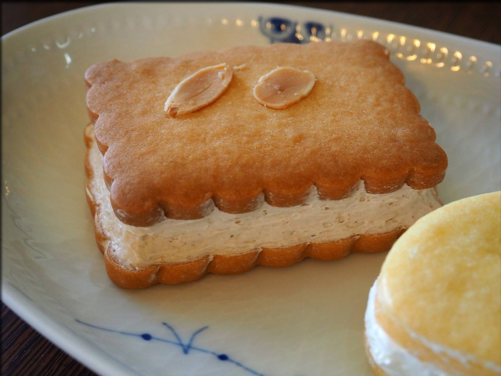 横浜山手・洋菓子のえの木ていのフロマージュサンド&マロンサンド_b0054329_09392181.jpg