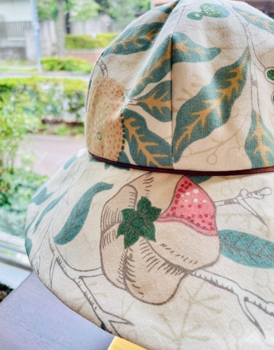 ウィリアムモリスのプリント生地『フルーツ（果物）』で帽子を作りました　by interior styling of bright_c0157866_23161730.jpg