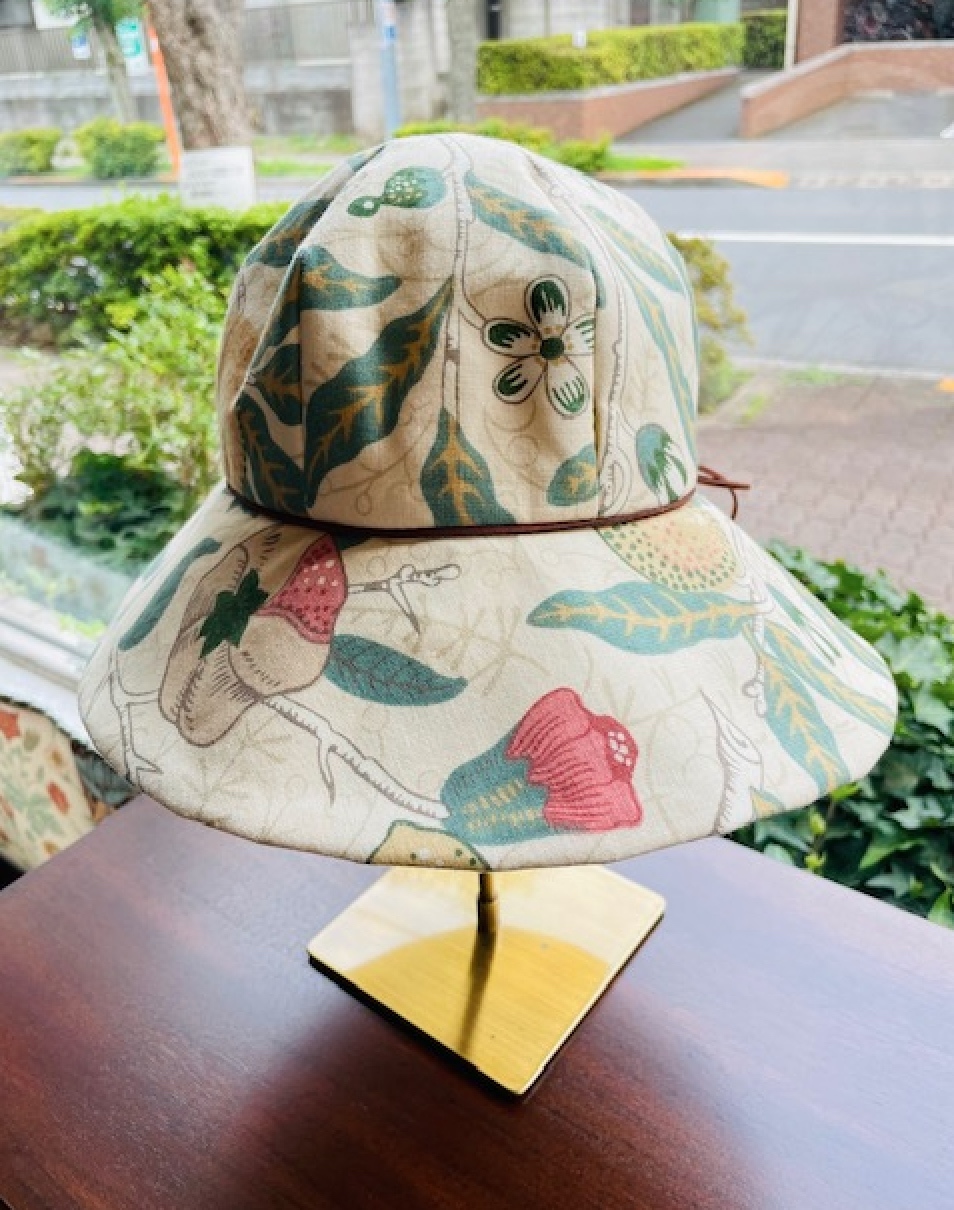 ウィリアムモリスのプリント生地『フルーツ(果物)』で帽子を作りました by interior styling of bright_c0157866_23162340.jpg