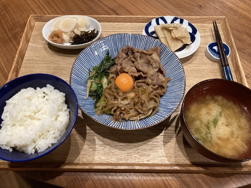 献立 豚肉のすき焼き風炒め煮 新生姜に味噌 自家製昆布の佃煮 たけのこの味噌煮 豆腐とわけぎのお味噌汁 Kajuの 今日のお料理 簡単レシピ