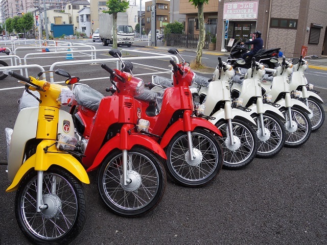 タイのスーパーカブ バイクの横輪