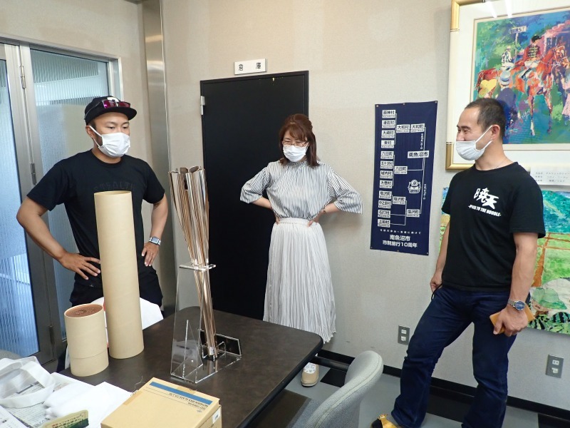 聖火のトーチが事務室へやってきました!_c0336902_20154317.jpg