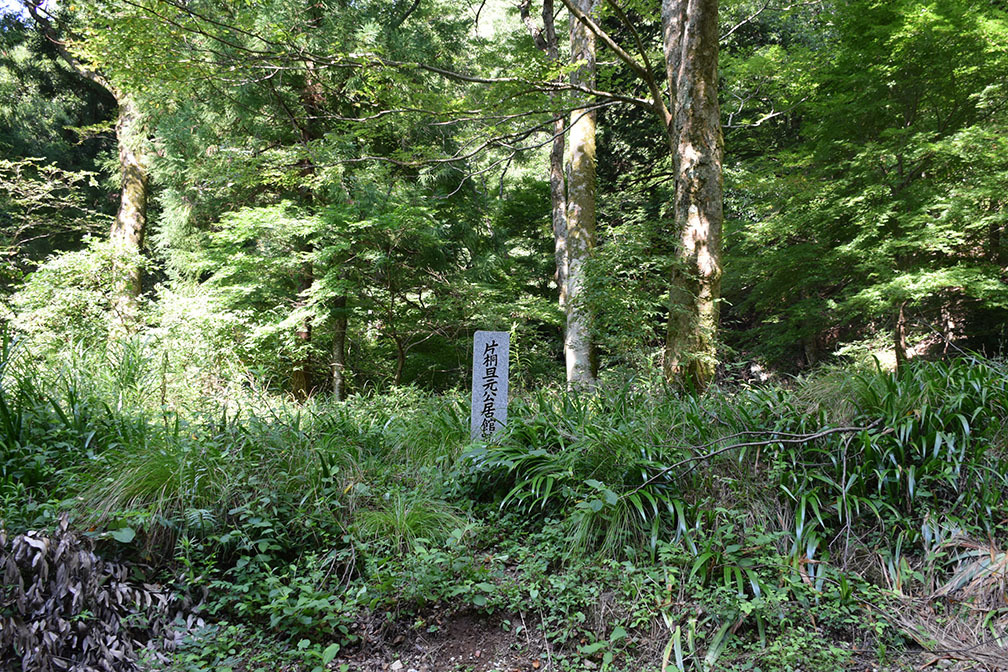 賤ヶ岳の七本鎗の一人・片桐且元出生地。_e0158128_16472106.jpg