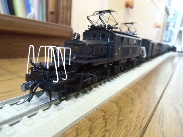 16番、HOゲージ 造形村 EF13 前期型