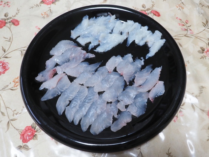 夫の釣果とその後(お刺身と天ぷら)_c0116915_23114445.jpg