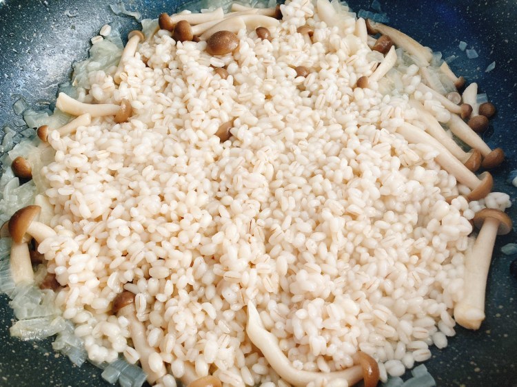 【雑穀料理】とろとろ濃厚でまろやかな味わい!もち麦クリームリゾットの作り方・レシピ【もち麦】_c0405952_02262121.jpg