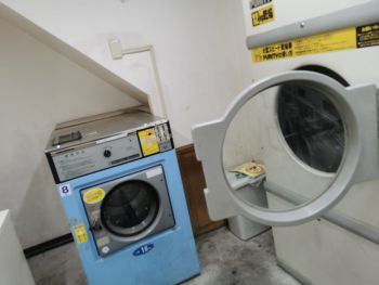 家近くのコインランドリー_a0007462_10340982.jpg