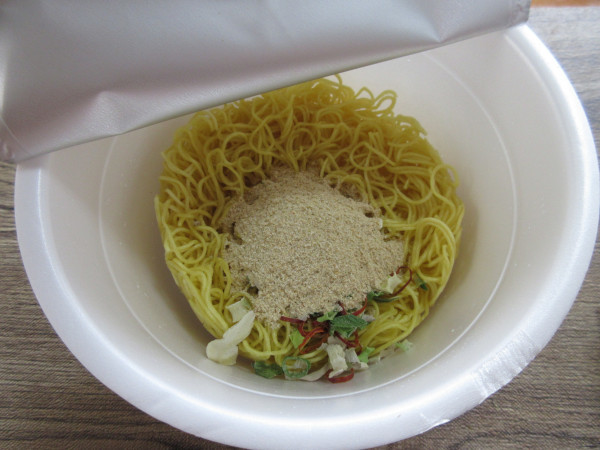 【日清食品】日清旅するエスニック カップ グリーンカレー_c0152767_20570611.jpg