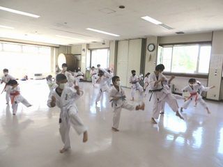 日曜空手　屯田教室　新琴似・新川教室_c0118332_13415265.jpg